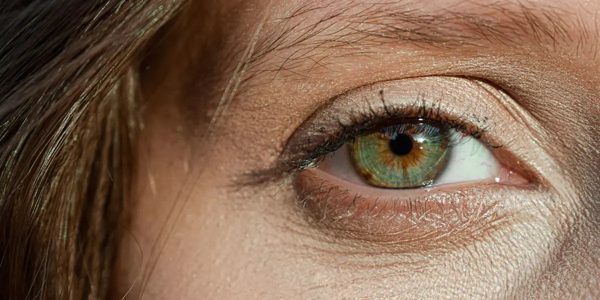 Kaş Dökülmesi Nedenleri ve Belirtileri